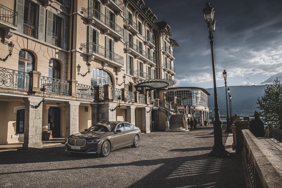  BMW 745e (G11) 2019 года  (WW) (фото 12 из 31)